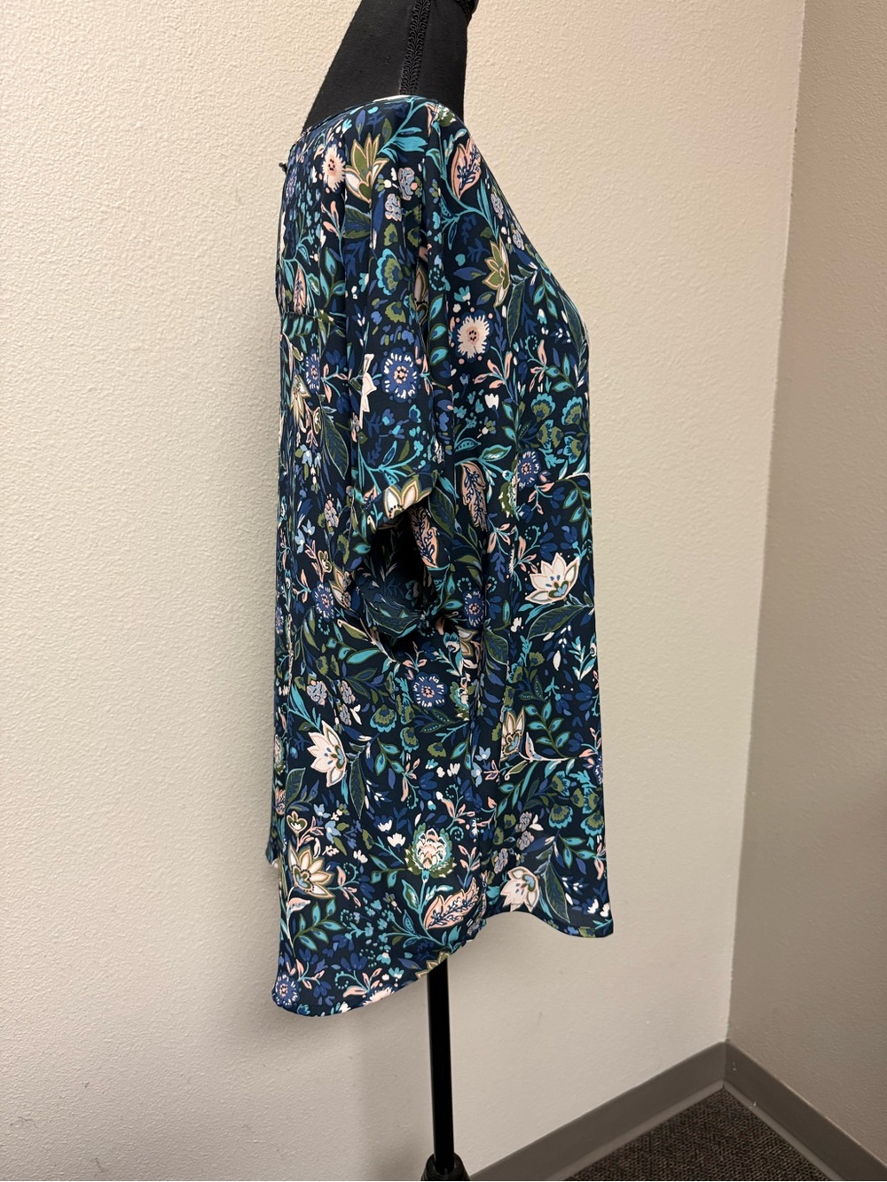 Maurices XL Navy Floral Boho Blouse Short Sleeve Lightweight Cottagecore Top - Picture 4 of 15
